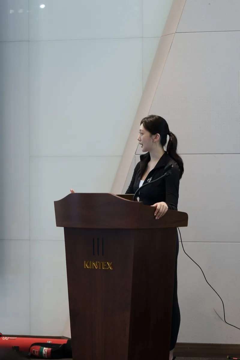 Julia Jang speaking at KINTEX conference